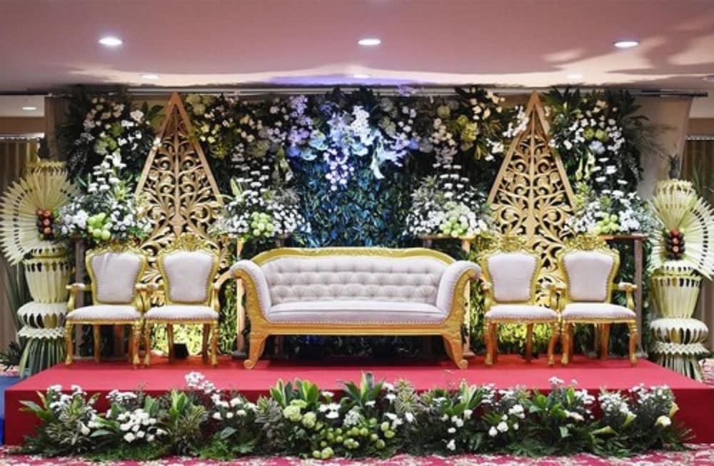 Surabaya Suites Hotel Powered By Archipelago Экстерьер фото