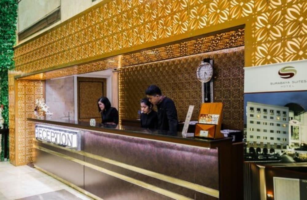 Surabaya Suites Hotel Powered By Archipelago Экстерьер фото