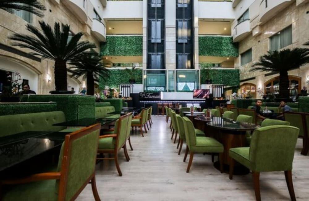 Surabaya Suites Hotel Powered By Archipelago Экстерьер фото
